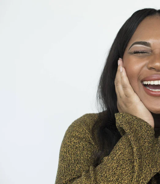 Femme afro-américaine souriante — Photo