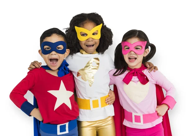 Küçük çocuklarda kostümleri süper kahramanlar  