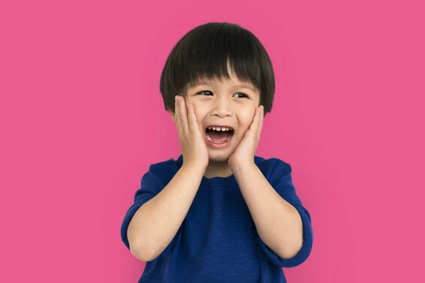 Strach asijské chlapce s otevřenou hubou — Stock fotografie