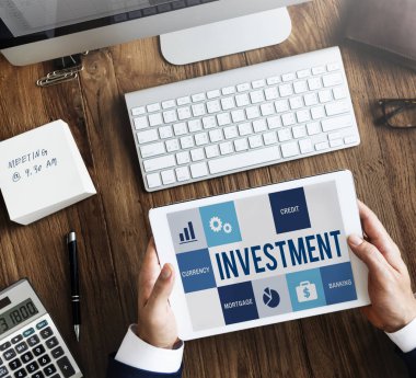 iş kişi dijital tablet kullanma