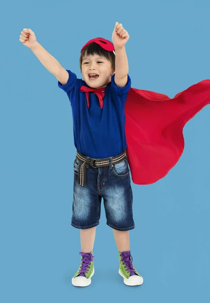 Азіатський хлопчика в карнавальний костюм супергероя — стокове фото