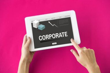 insan elinden tutarak dijital tablet