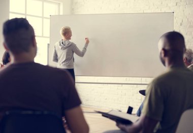 Office toplantıda insanlar