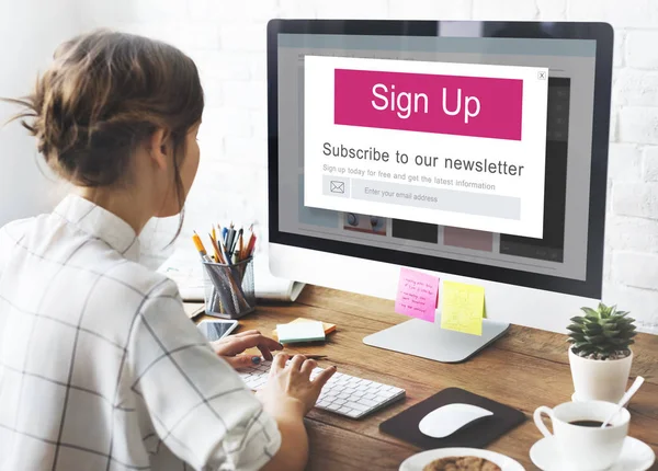 Woman working with computer — Stock Photo, Image