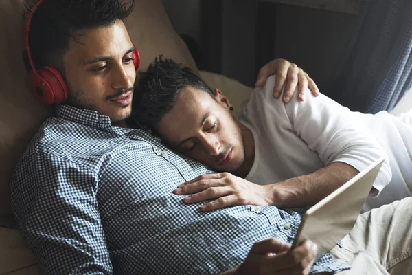 Couple gay passer du temps ensemble — Photo