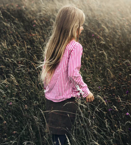 Little Girl in Field — Stock Photo, Image