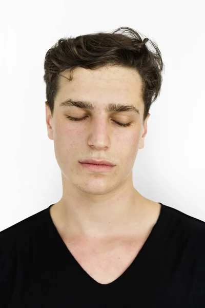 Triste jeune homme aux yeux fermés — Photo