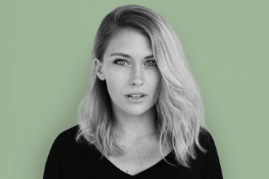 stüdyoda Kafkas kadın