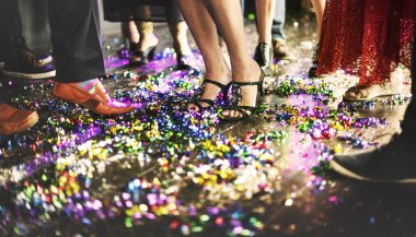  tatil tinsel bacaklarda