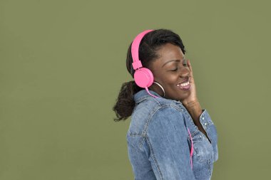 Gülümseyen Afrikalı Amerikalı Kadın