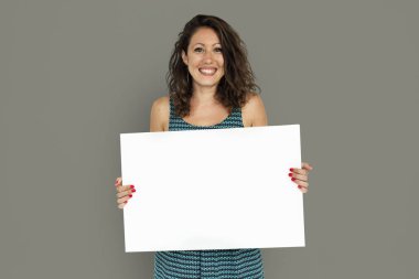  kadın holding tasarlamak 