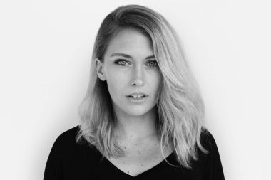 stüdyoda Kafkas kadın