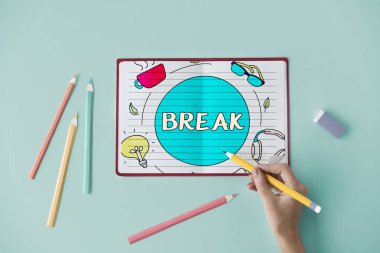 not defterinde çizim kişi