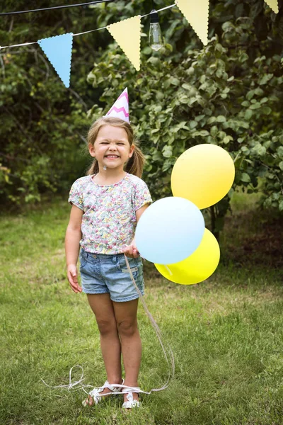 Meisje met ballonnen — Stockfoto