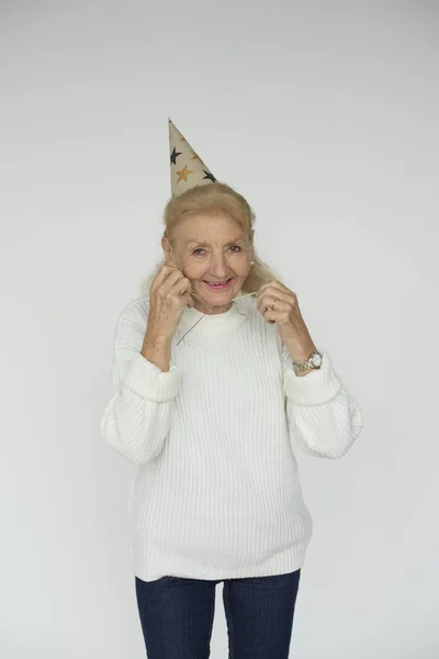 Старшая женщина в шляпе — стоковое фото