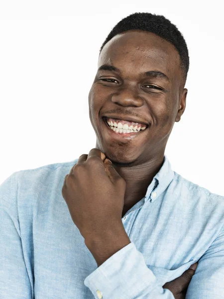 Gülümseyen Afrikalı Amerikalı adam — Stok fotoğraf