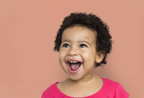 Pequena criança africana rindo — Fotografia de Stock