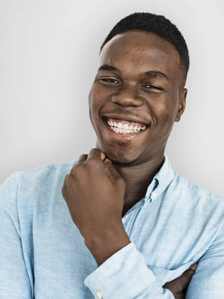 Sonriente hombre afroamericano — Foto de Stock