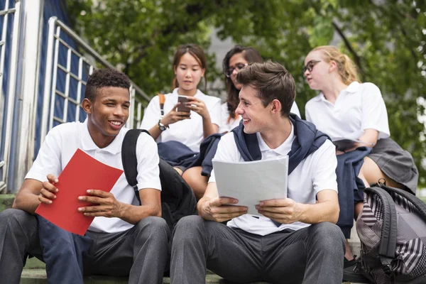 Diversidad de estudiantes juntos —  Fotos de Stock