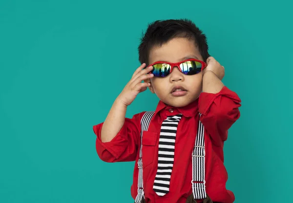 Niño pequeño en el estudio — Foto de Stock