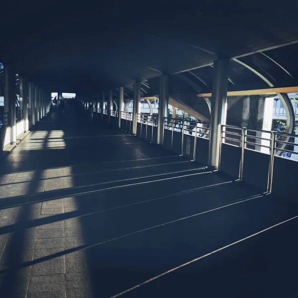 Terminal vacío y sombras — Foto de Stock