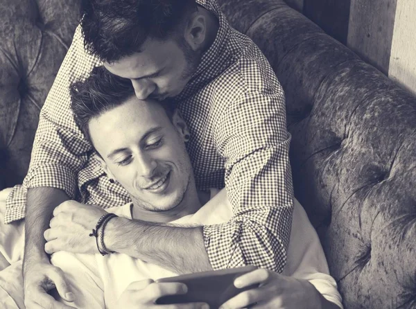 Schwules Paar verbringt Zeit miteinander — Stockfoto