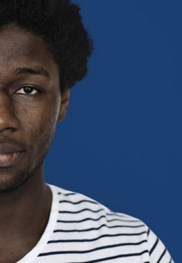  İnci Studio ciddi adam