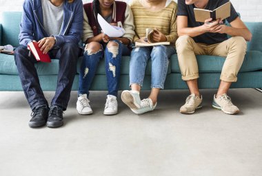 Öğrenciler birlikte öğrenme