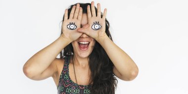  elleri gözleri çizim ile kadın