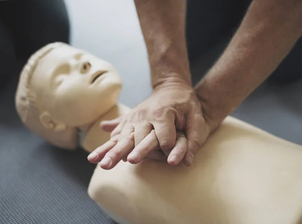 Person learning CPR First Aid Training — Stock Photo, Image