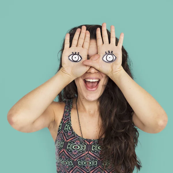 Mujer con ojos dibujados en las manos —  Fotos de Stock