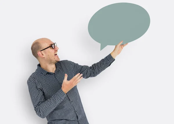 Hombre sosteniendo la burbuja del habla — Foto de Stock