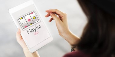 Dijital tablet tarama kadın