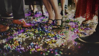  tatil tinsel bacaklarda