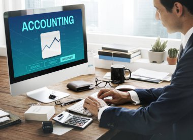 bilgisayarla çalışma iş adamı