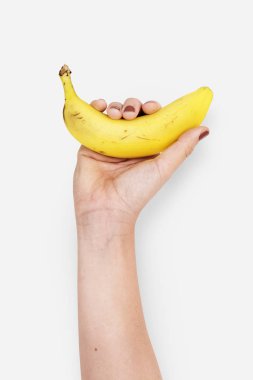 insan eli holding muz