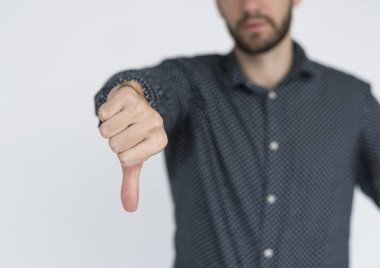İşadamı holding parmak aşağı