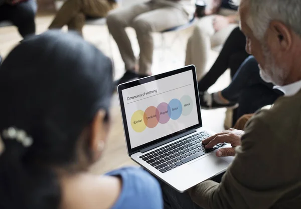 Le persone si incontrano per il seminario — Foto Stock