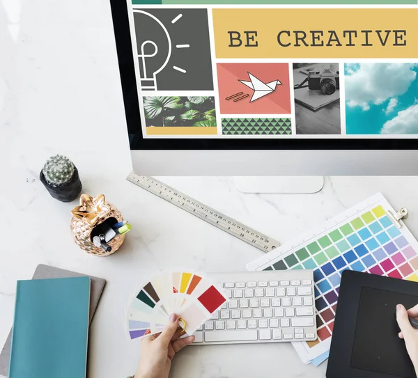 bilgisayarda çalışan tasarımcı