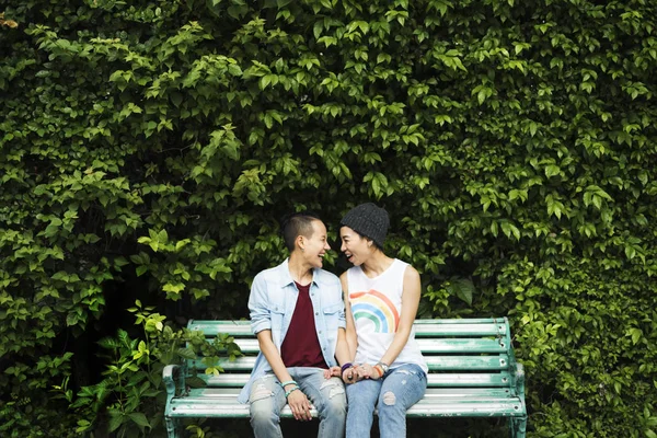 Lesbisches Paar verbringt Zeit miteinander — Stockfoto