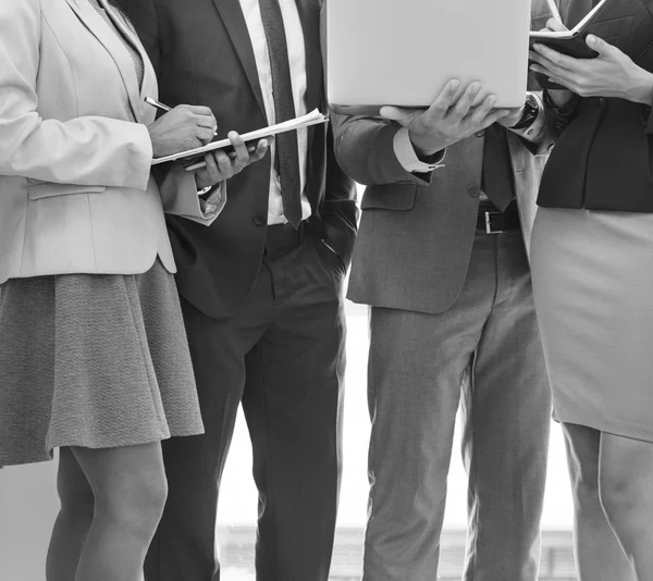 Empresarios trabajando juntos —  Fotos de Stock