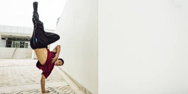 adam dans breakdance