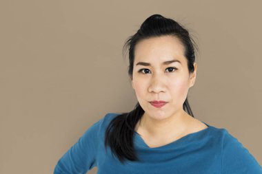 güzel ciddi Asyalı kadın 