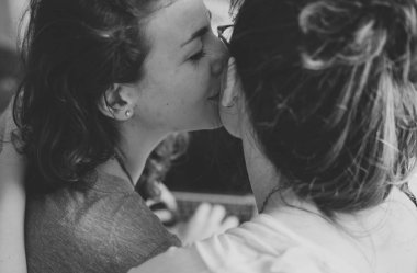 Lezbiyen çift birlikte