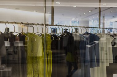 Moda giyim mağazasında