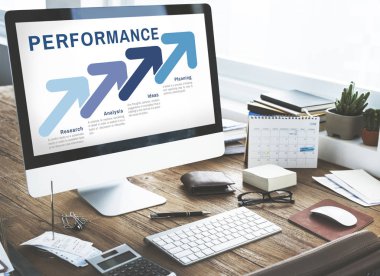 bilgisayarla çalışma iş adamı