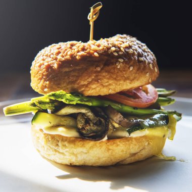 Ev yapımı lezzetli Burger.