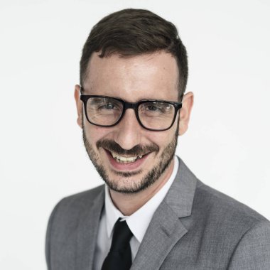 Gülümseyen sakallı işadamı 