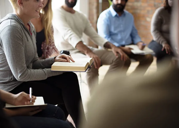 Personer som träffas för seminarium — Stockfoto