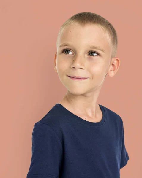 Leuke jongen in de studio — Stockfoto